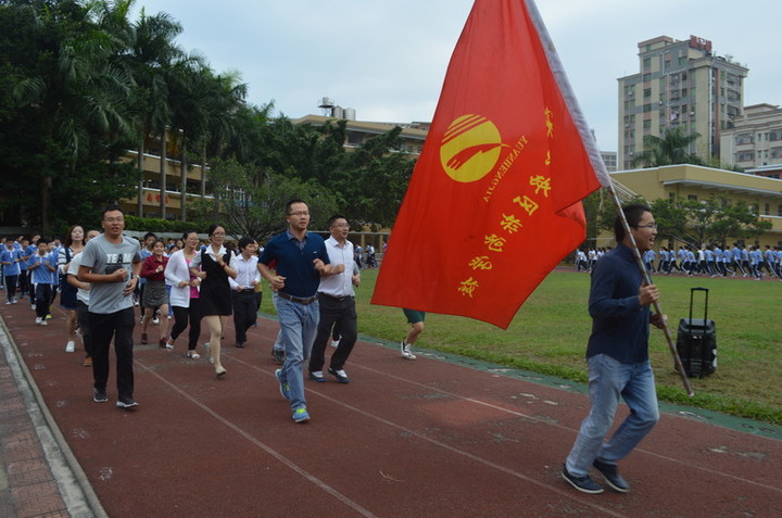 校園長(zhǎng)跑日 快樂(lè)奔跑時(shí)