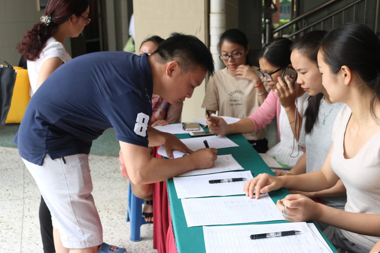 l龍華中英文實(shí)驗(yàn)學(xué)校幼兒園“幼升小系統(tǒng)信息操作培訓(xùn)會(huì)”順利召開