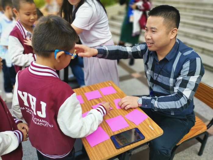 拓展數(shù)學(xué)思維，提升學(xué)科素養(yǎng) ——小學(xué)部開展數(shù)學(xué)學(xué)科周系列活動